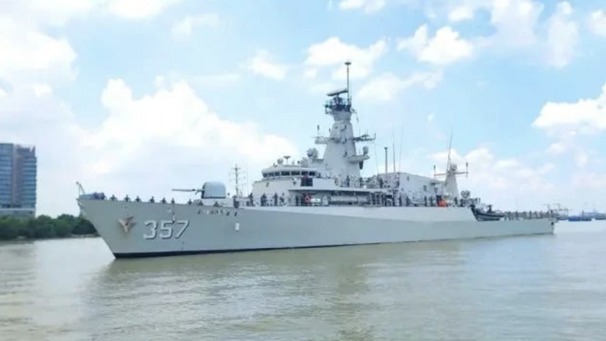 Indonesian navy ship makes friendly visit to Vietnam